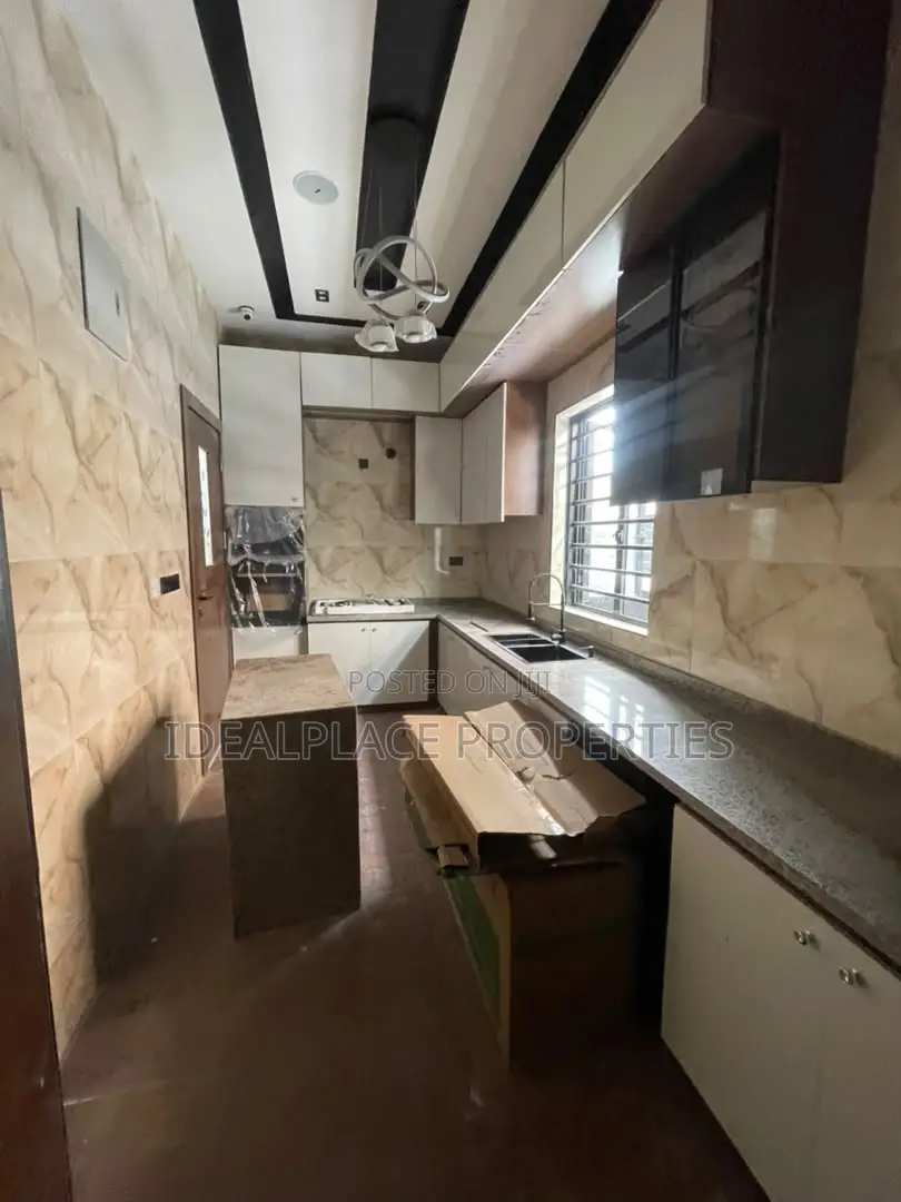4bdrm Duplex in Ikota for sale in Ikota