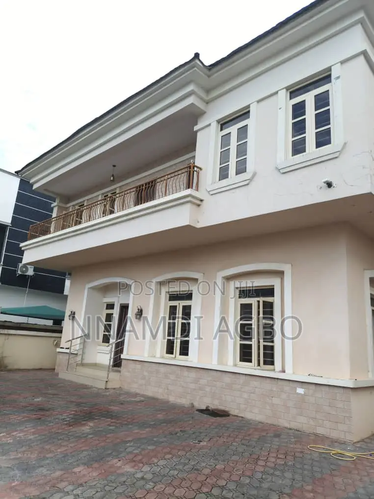 5bdrm Duplex in Ikota for rent in Ikota