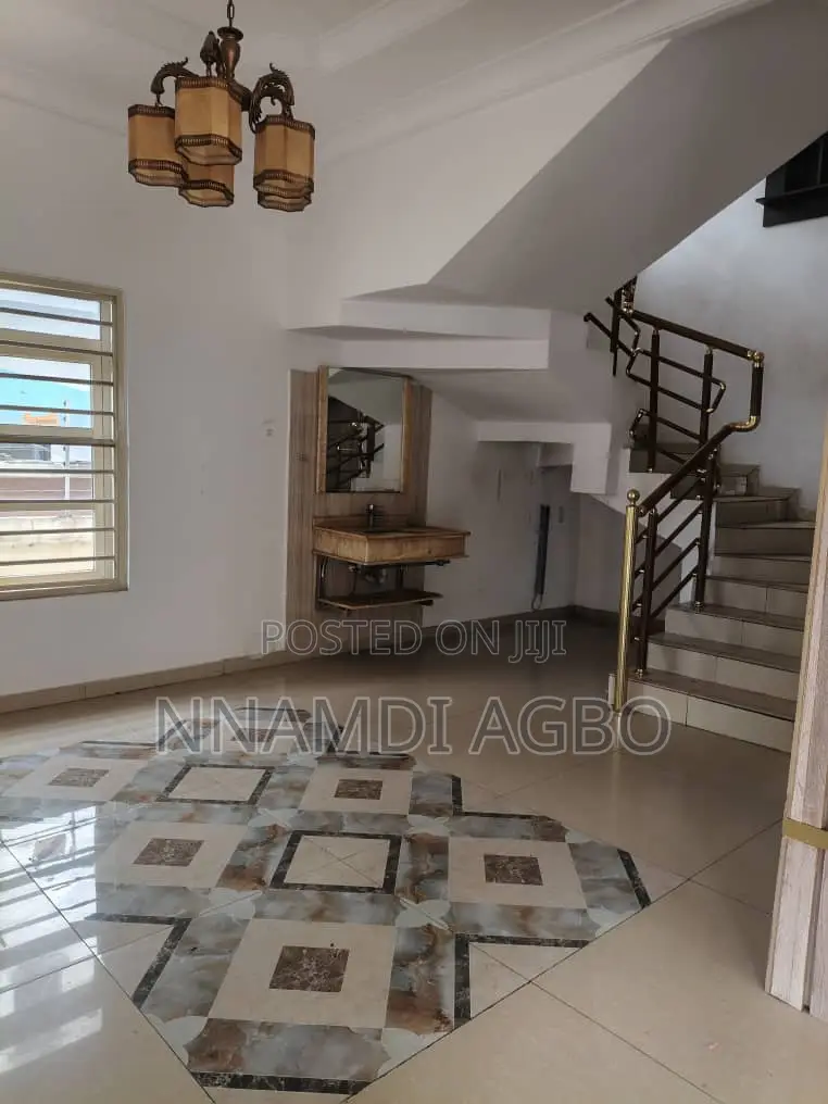 5bdrm Duplex in Ikota for rent in Ikota