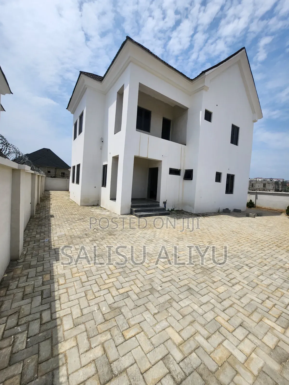 5bdrm Duplex in Nnpc Estate Life for sale in Life Camp