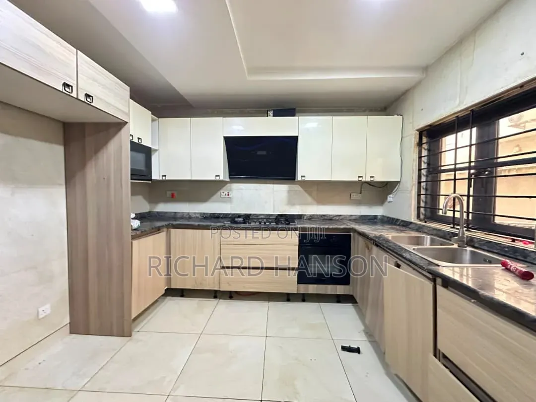 4bdrm Duplex in Secured An Serviced, Lekki Phase 1 for rent in Lekki Phase 1