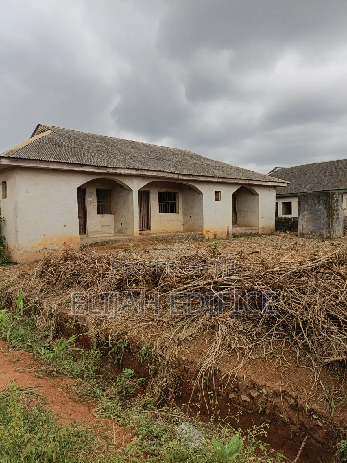 3bdrm Block of Flats in Oshotta, Ijede / Ikorodu for sale in Ijede / Ikorodu
