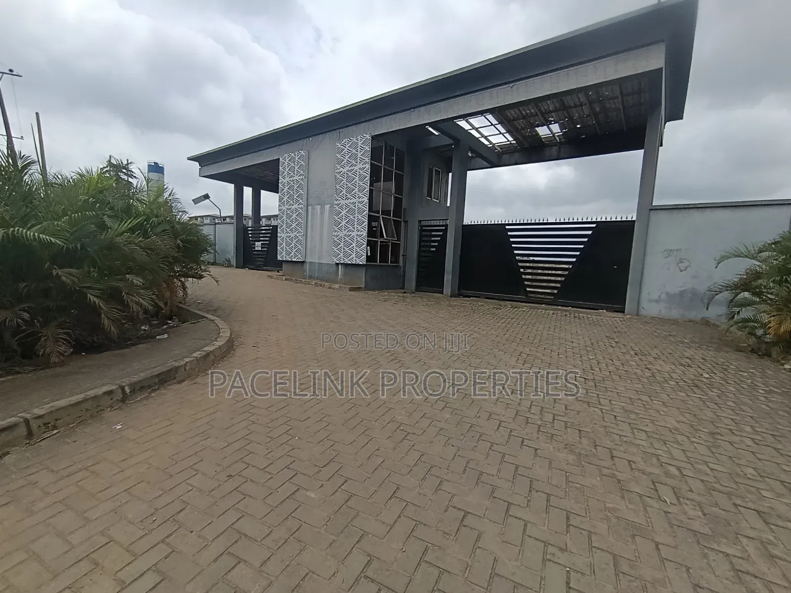 3bdrm Block of Flats in Ipaja / Ipaja for sale in Ipaja / Ipaja
