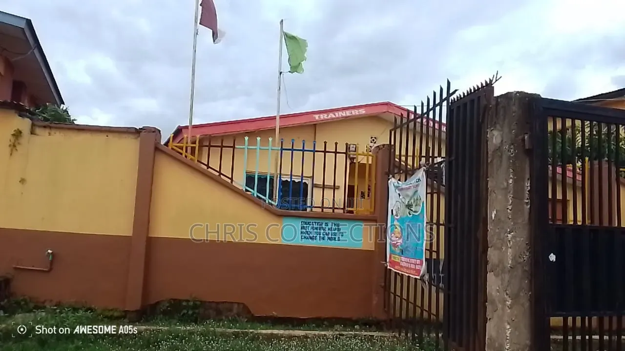 School for Sales in Ejigbo / Ejigbo