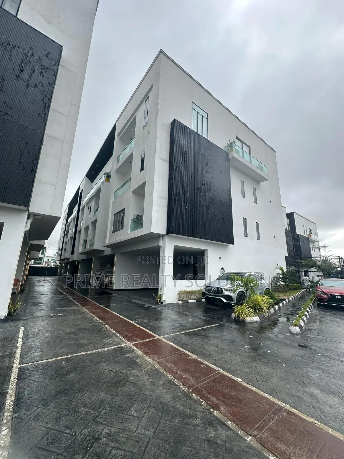 Furnished 4bdrm Penthouse in Lekki Phase 1 for sale in Lekki Phase 1