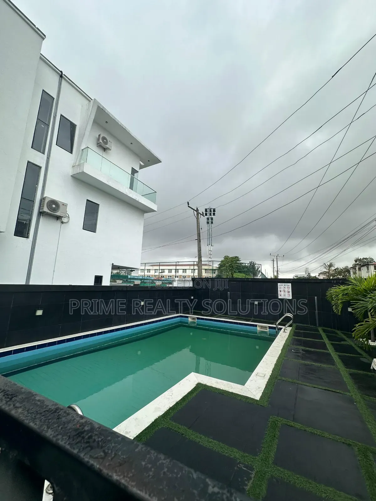 Furnished 4bdrm Penthouse in Lekki Phase 1 for sale in Lekki Phase 1