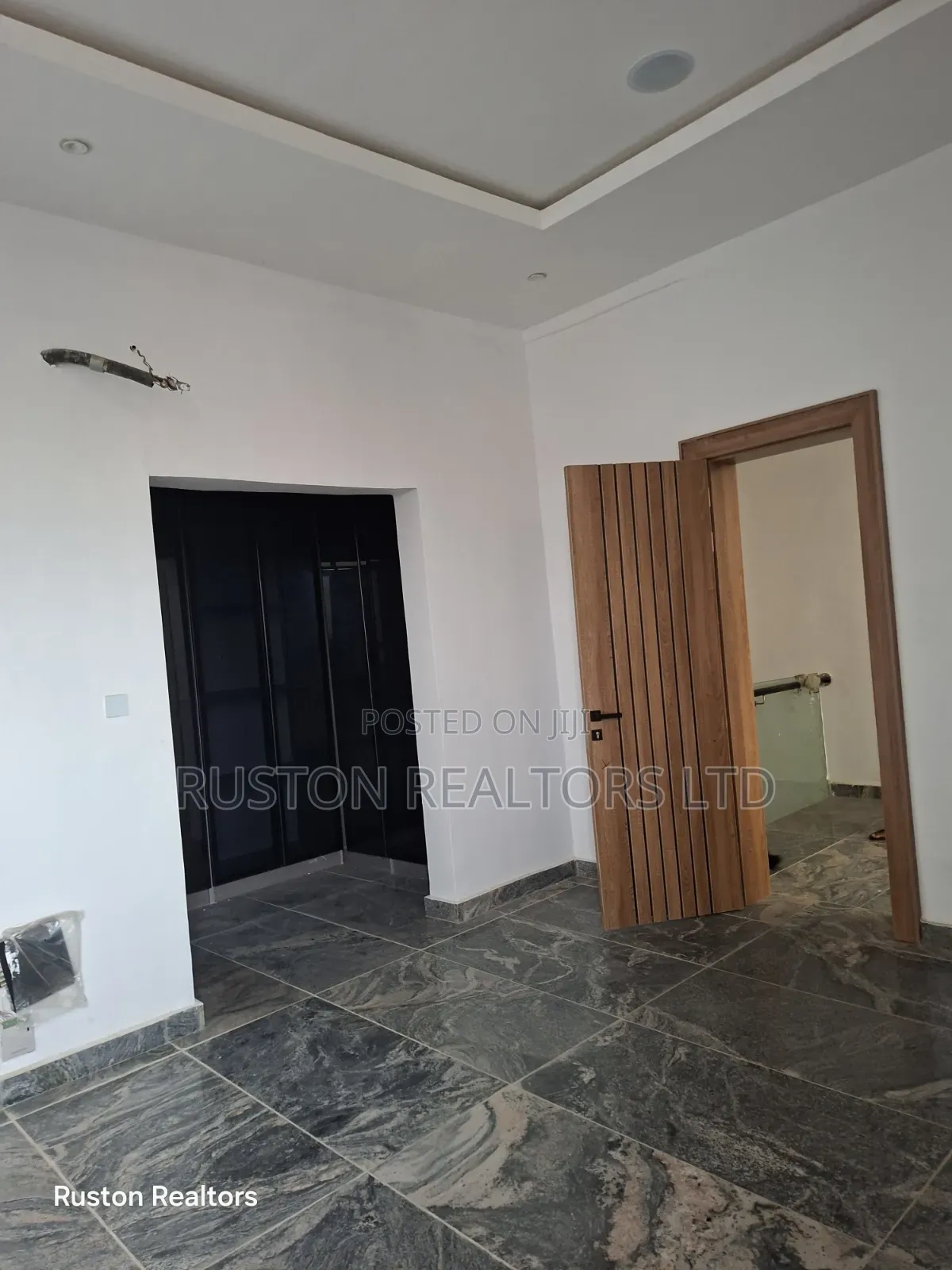 4bdrm Duplex in Omole Phase 1 for sale in Omole Phase 1