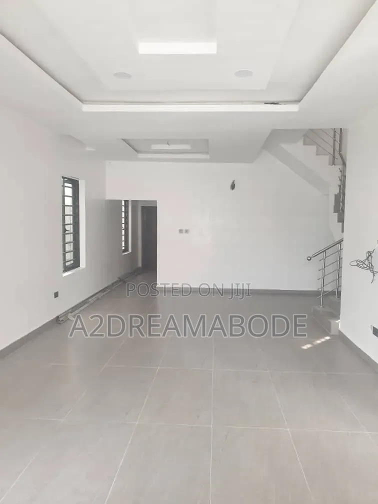 7bdrm Duplex in Magodo, GRA Phase 2 Shangisha for sale in GRA Phase 2 Shangisha