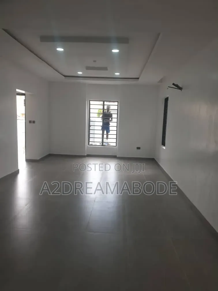 7bdrm Duplex in Magodo, GRA Phase 2 Shangisha for sale in GRA Phase 2 Shangisha