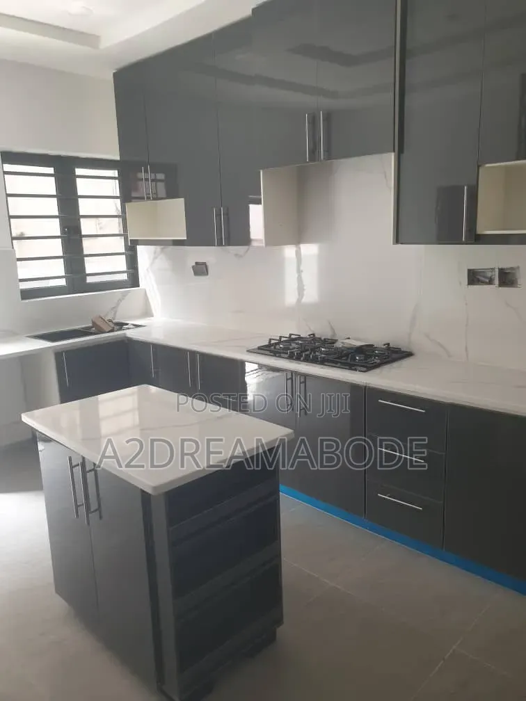 7bdrm Duplex in Magodo, GRA Phase 2 Shangisha for sale in GRA Phase 2 Shangisha