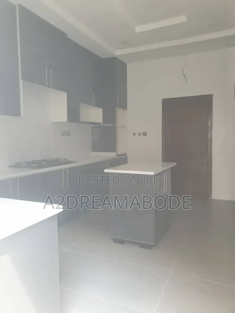 7bdrm Duplex in Magodo, GRA Phase 2 Shangisha for sale in GRA Phase 2 Shangisha