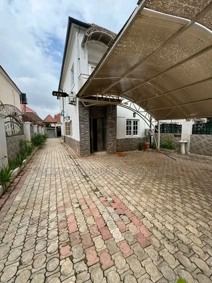3bdrm Duplex in Naf Valley Estate , for sale in Asokoro