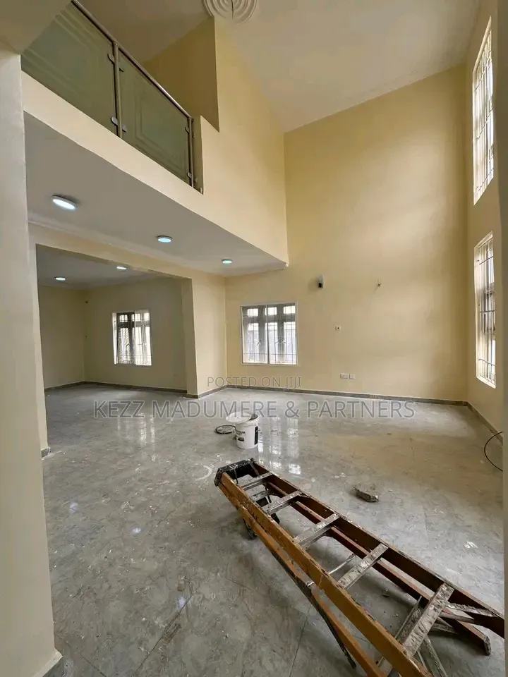 6bdrm Duplex in Admiralty Estate , for sale in Asokoro