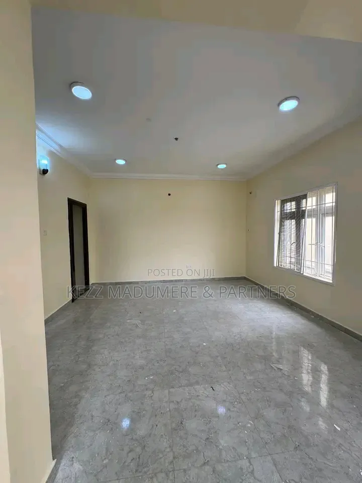 6bdrm Duplex in Admiralty Estate , for sale in Asokoro