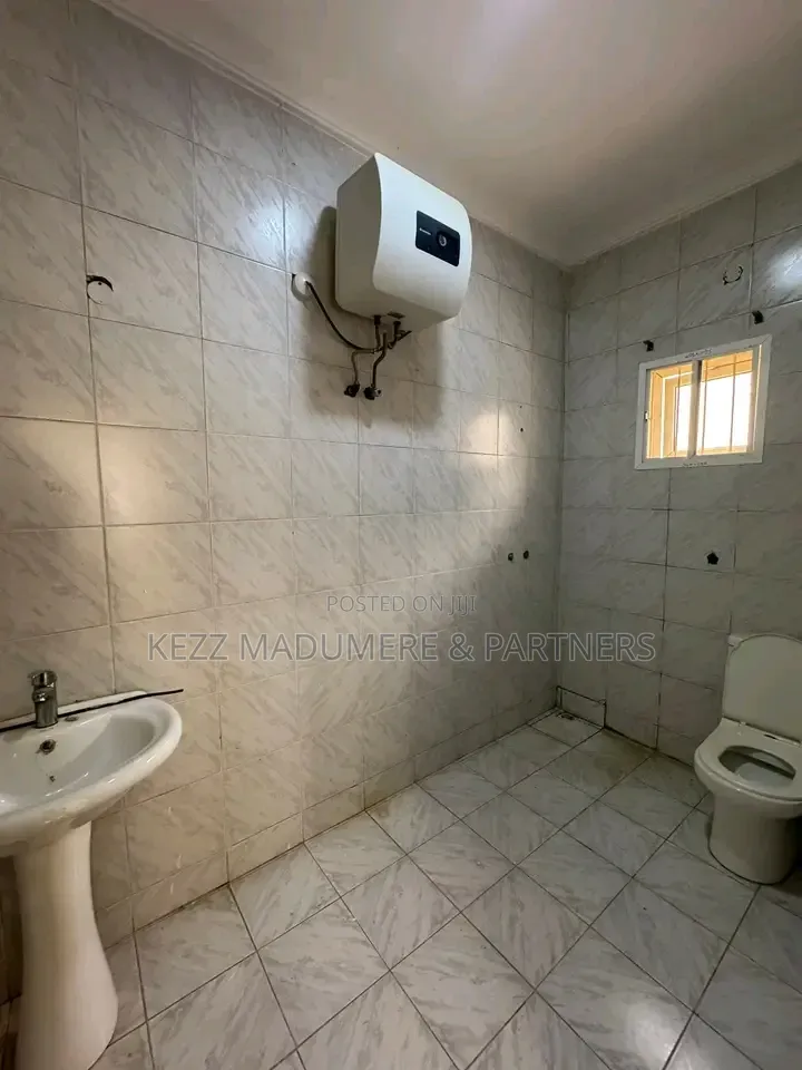 6bdrm Duplex in Admiralty Estate , for sale in Asokoro