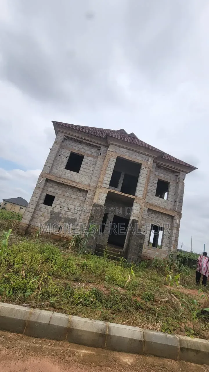 4bdrm Duplex in Kanma Estate, Lugbe District for sale in Lugbe District