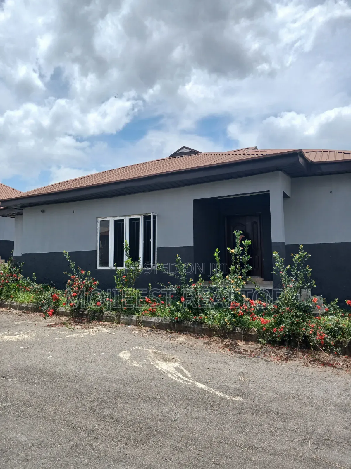3bdrm Bungalow in Fha Lugbe Abuja for sale in Lugbe District