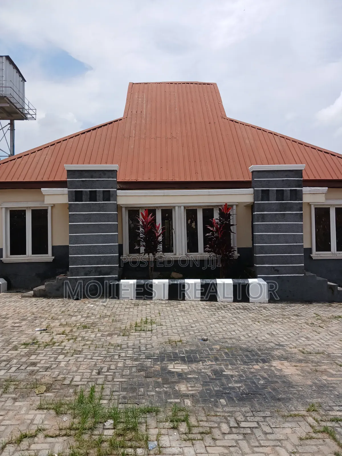 2bdrm Bungalow in Fha Lugbe Abuja for sale in Lugbe District