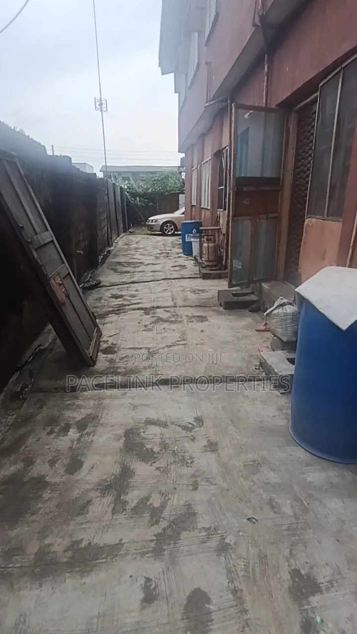 12bdrm Block of Flats in Egbeda for sale in Egbeda