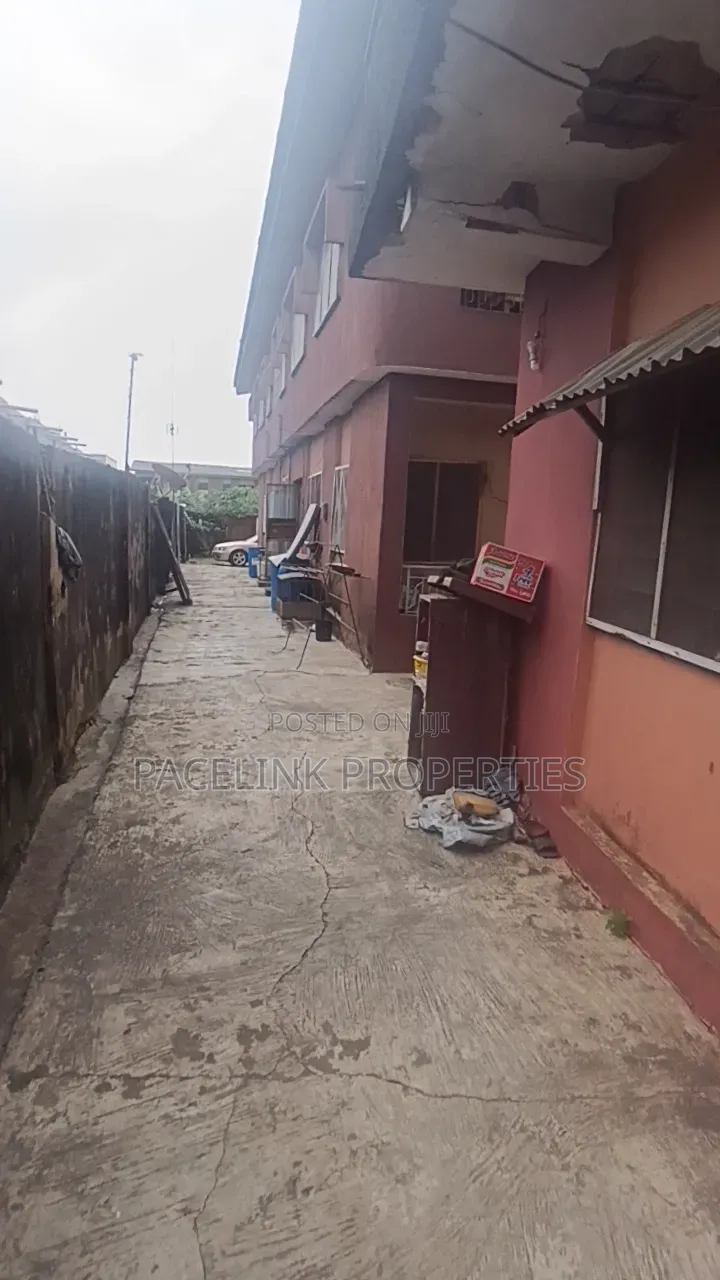 12bdrm Block of Flats in Egbeda for sale in Egbeda
