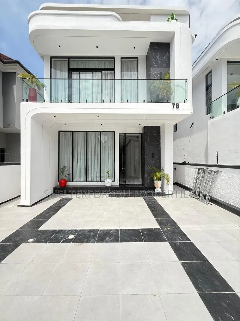 5bdrm Duplex in Ikate for sale in Ikate