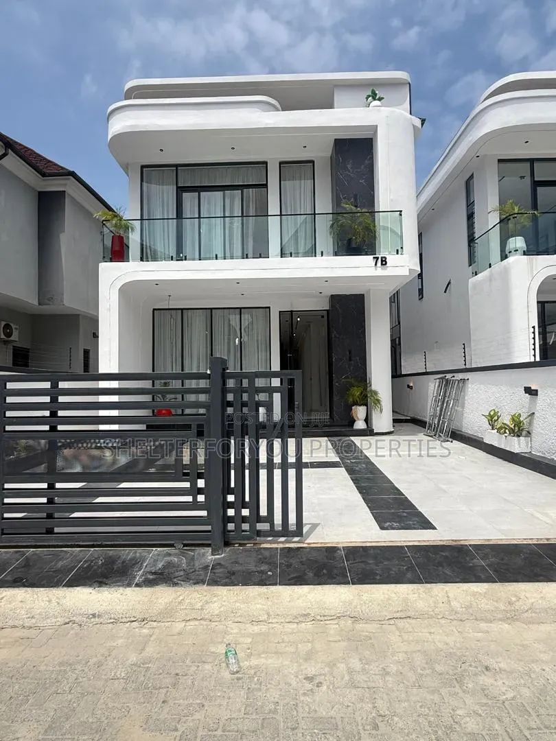 5bdrm Duplex in Ikate for sale in Ikate