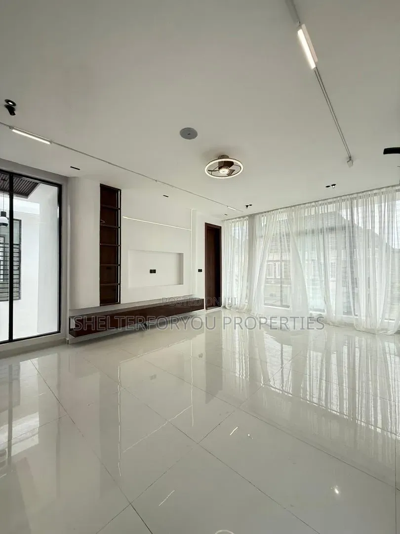 5bdrm Duplex in Ikate for sale in Ikate