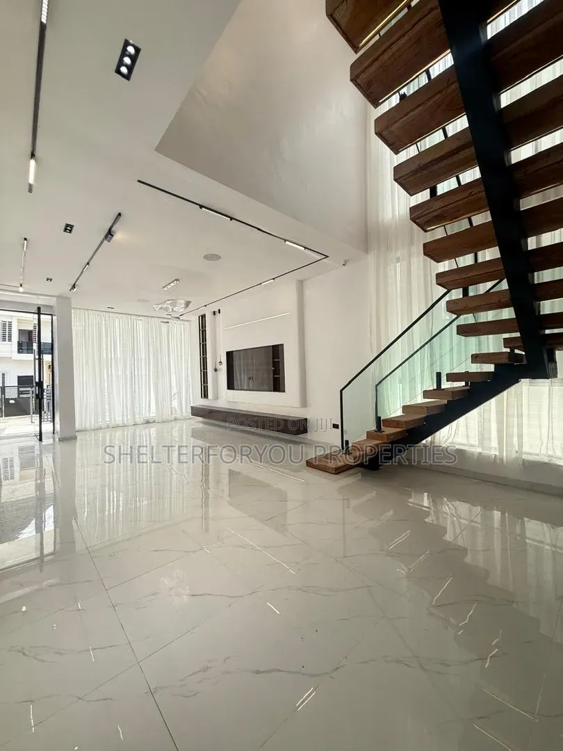 5bdrm Duplex in Ikate for sale in Ikate