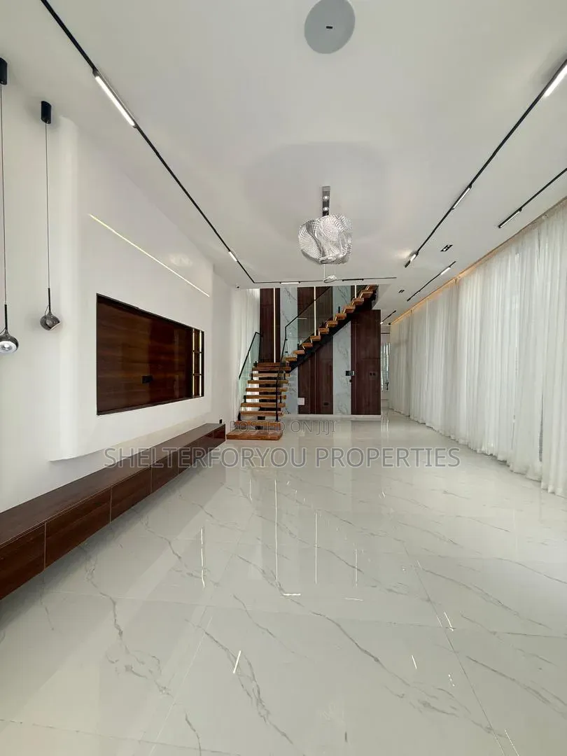 5bdrm Duplex in Ikate for sale in Ikate