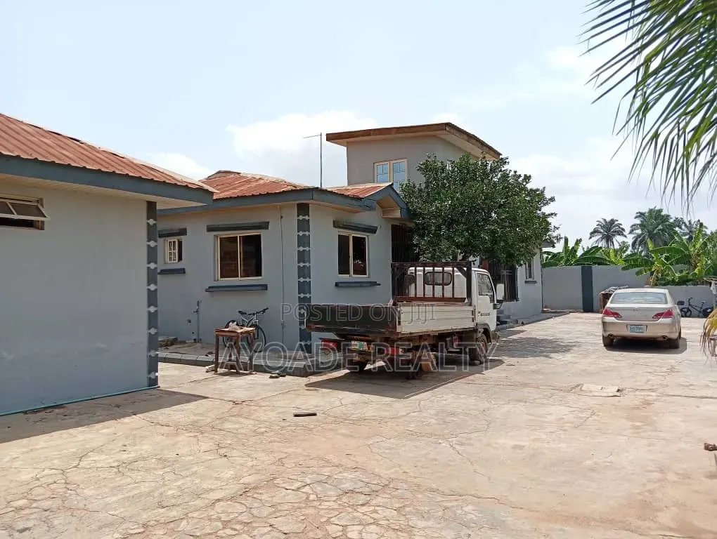 5bdrm Bungalow in Arapaja, Ibadan for sale in Ibadan