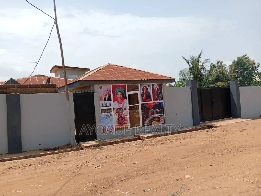 5bdrm Bungalow in Arapaja, Ibadan for sale in Ibadan
