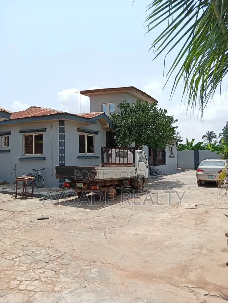 5bdrm Bungalow in Arapaja, Ibadan for sale in Ibadan