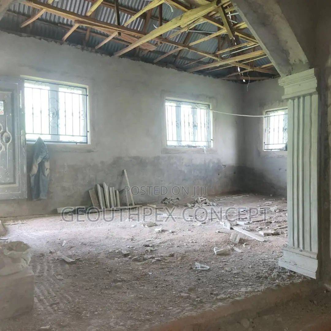 3bdrm Bungalow in Ologuneru for sale in Ologuneru