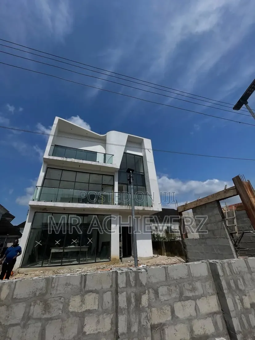 5bdrm Duplex in Odili Road, Obio-Akpor for sale in Obio-Akpor