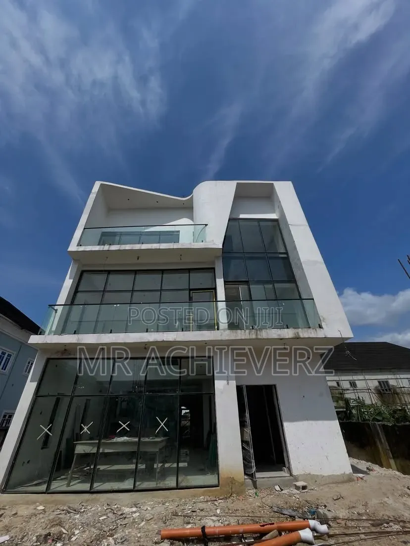 5bdrm Duplex in Odili Road, Obio-Akpor for sale in Obio-Akpor