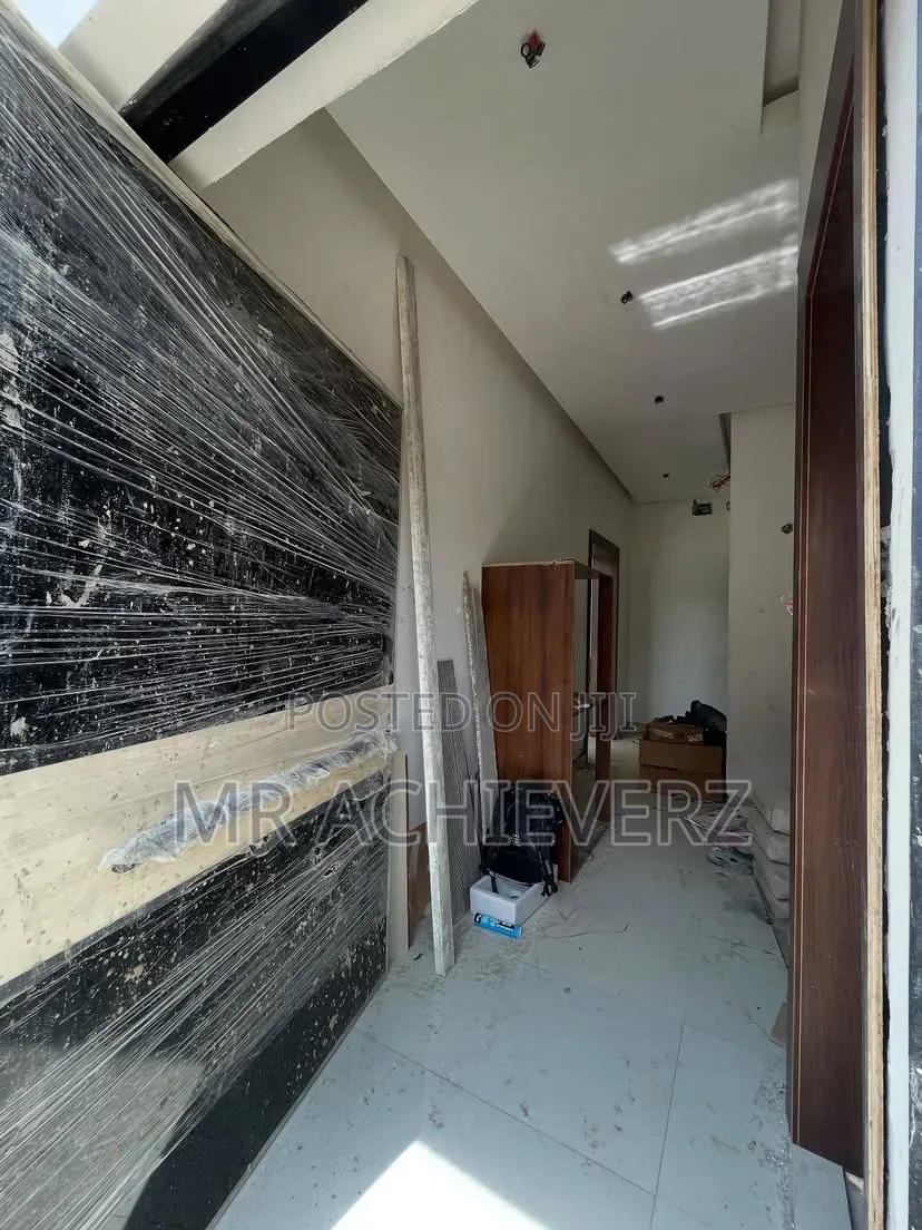 5bdrm Duplex in Odili Road, Obio-Akpor for sale in Obio-Akpor