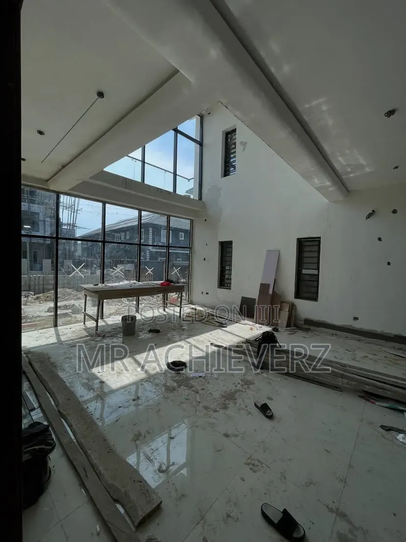 5bdrm Duplex in Odili Road, Obio-Akpor for sale in Obio-Akpor