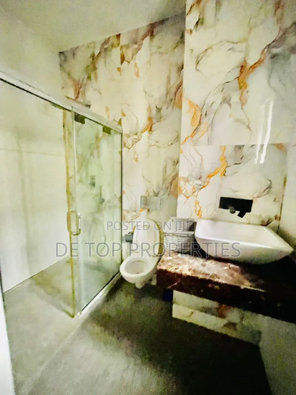 5bdrm Duplex in Lekki Phase 1 Off for rent in Lekki Phase 1