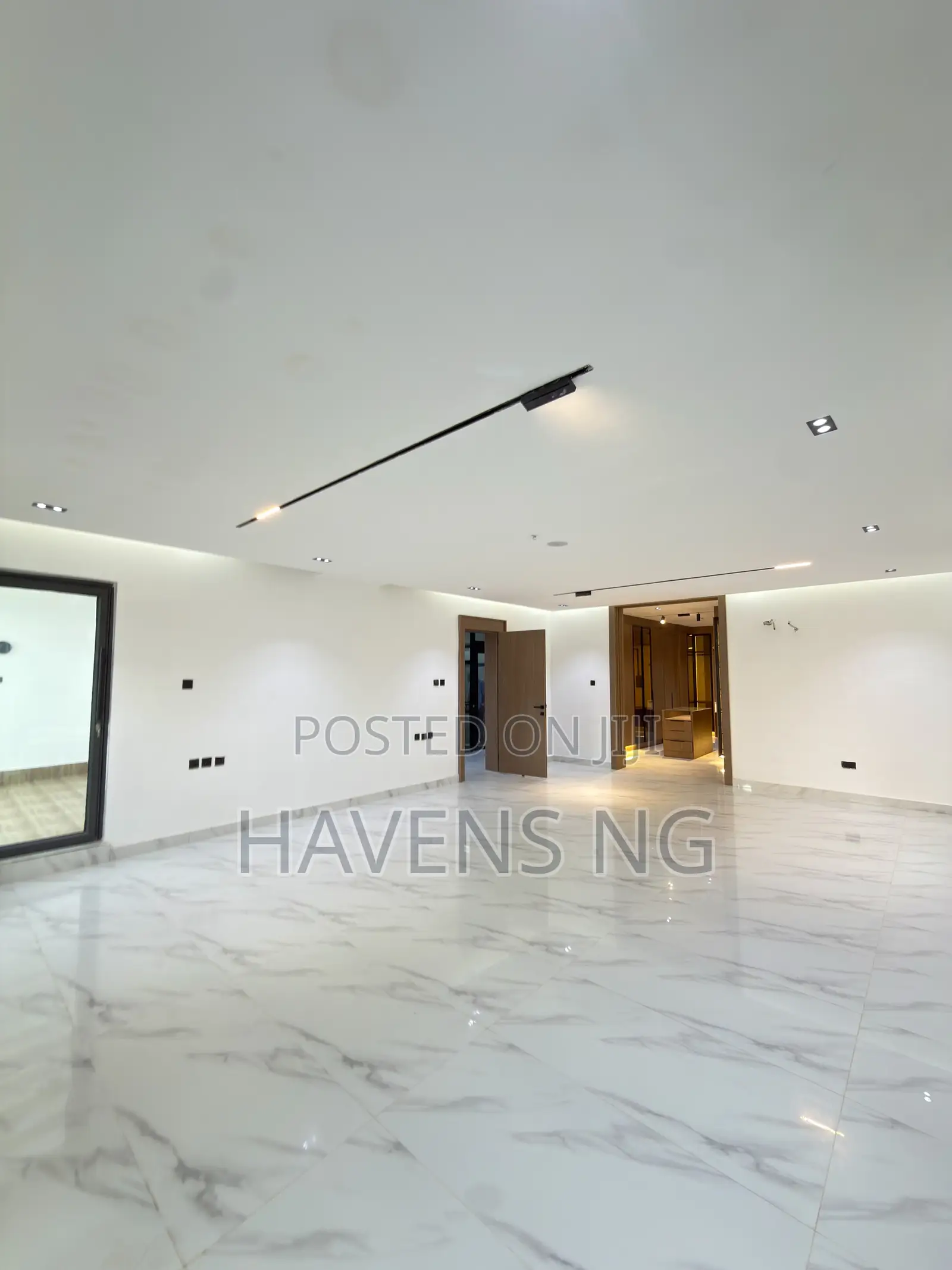 5bdrm Duplex in Apo Resettlement for sale in Apo Resettlement