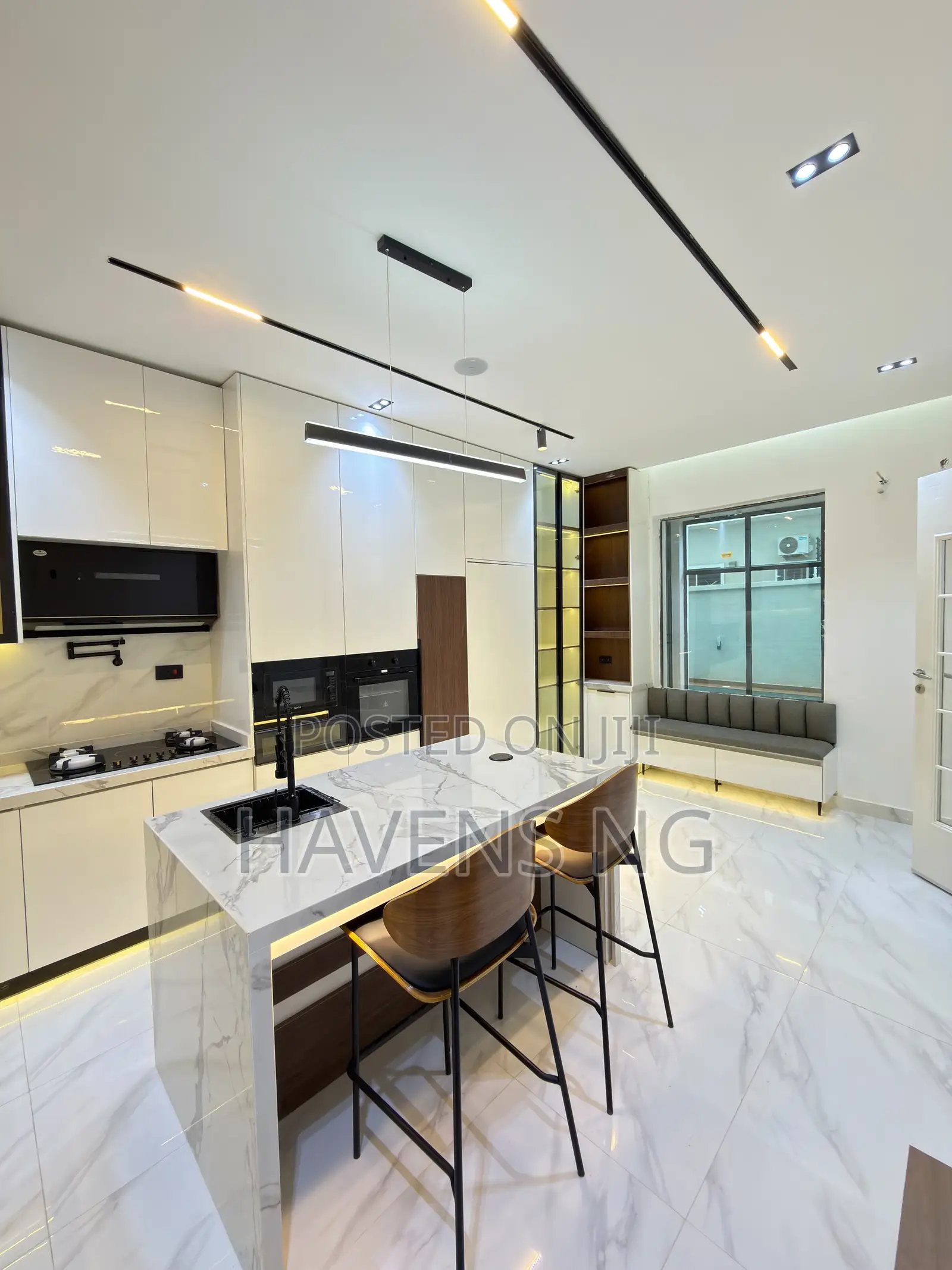 5bdrm Duplex in Apo Resettlement for sale in Apo Resettlement