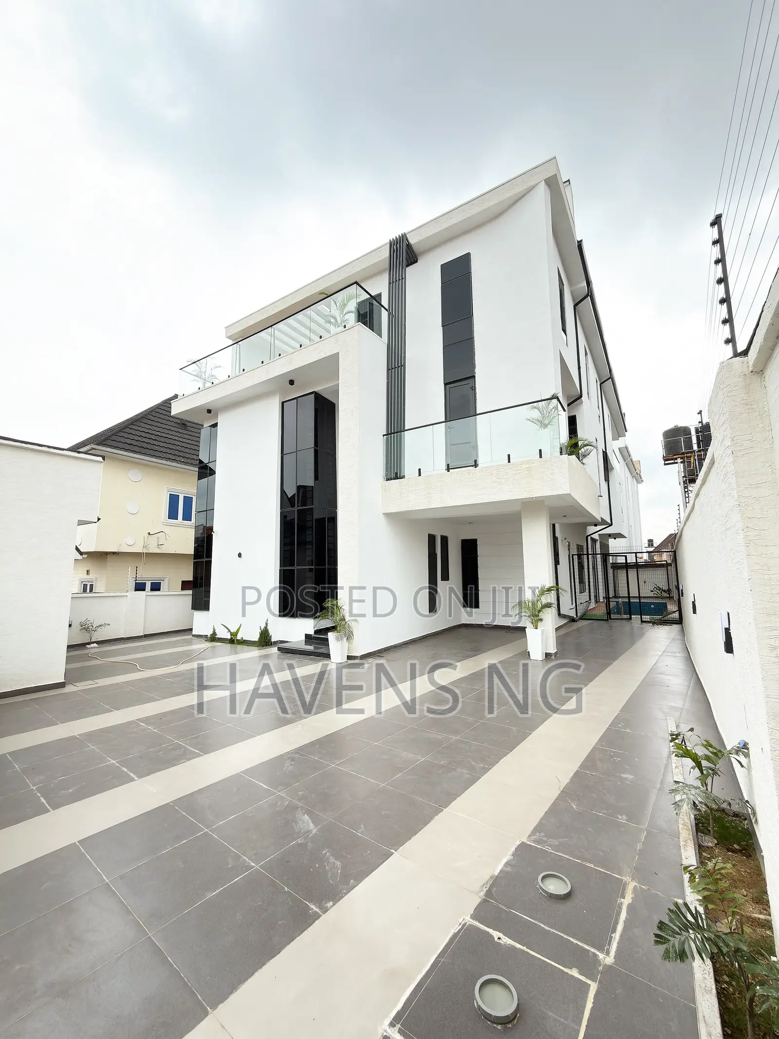 5bdrm Duplex in Apo Resettlement for sale in Apo Resettlement