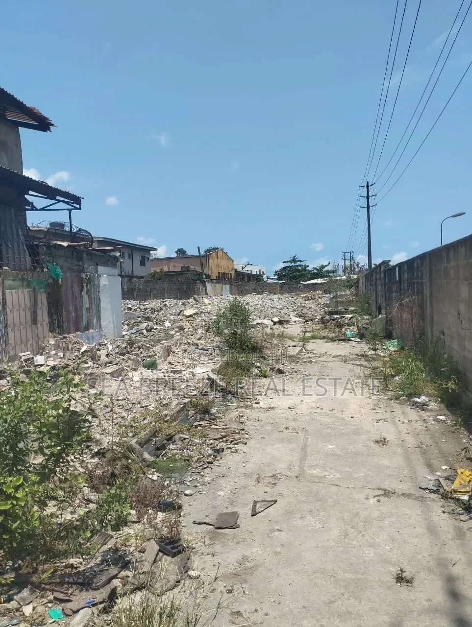 Very Strategic Plot of Land at Babs Animashaun Road, Surulere, Lagos. in Bode Thomas