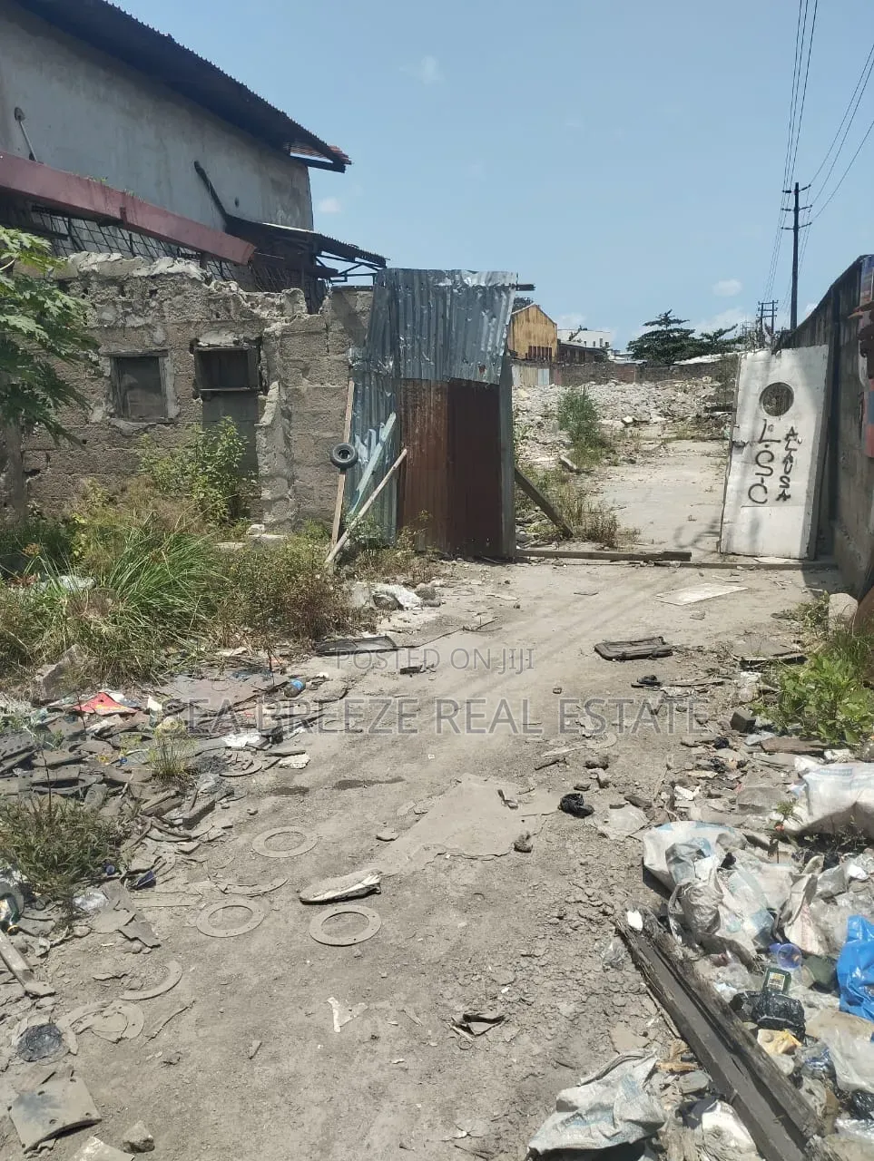 Very Strategic Plot of Land at Babs Animashaun Road, Surulere, Lagos. in Bode Thomas