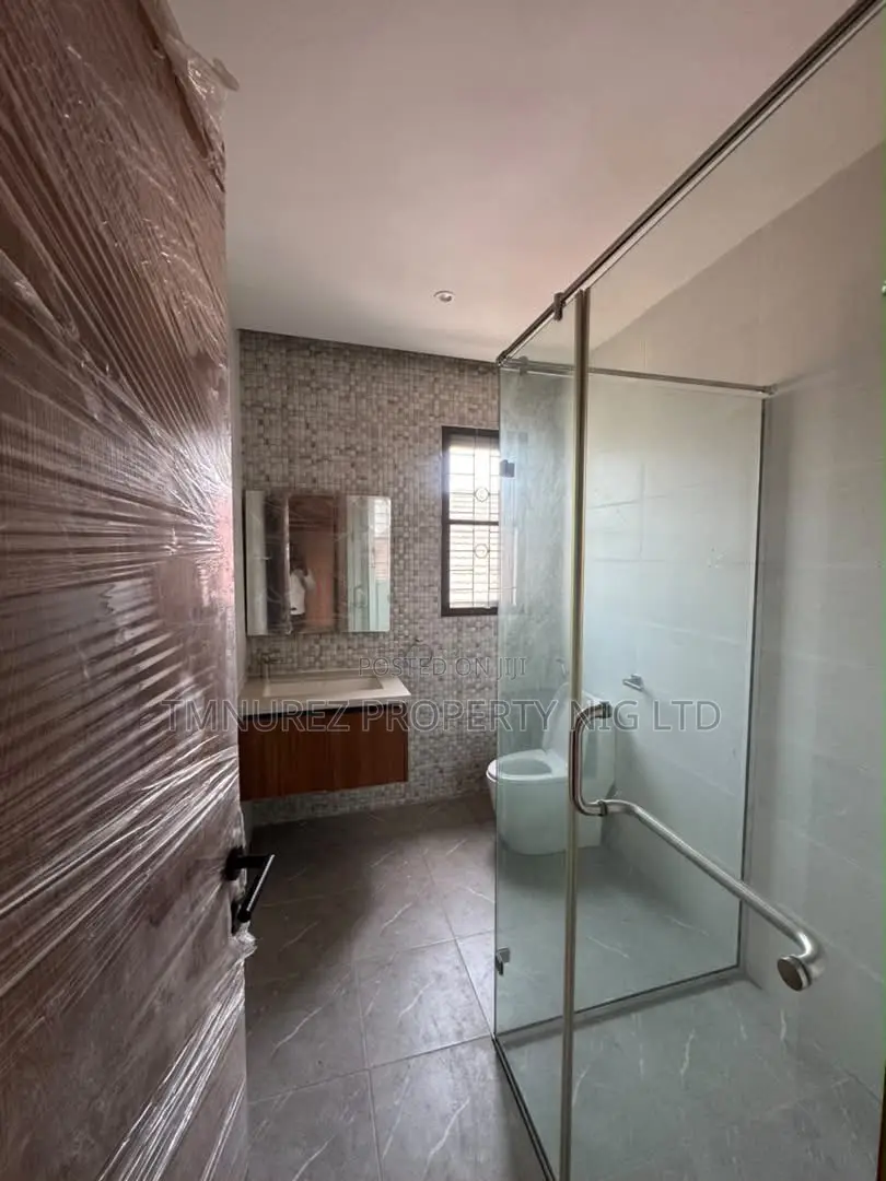 2bdrm Apartment in Osapa london for sale in Osapa london