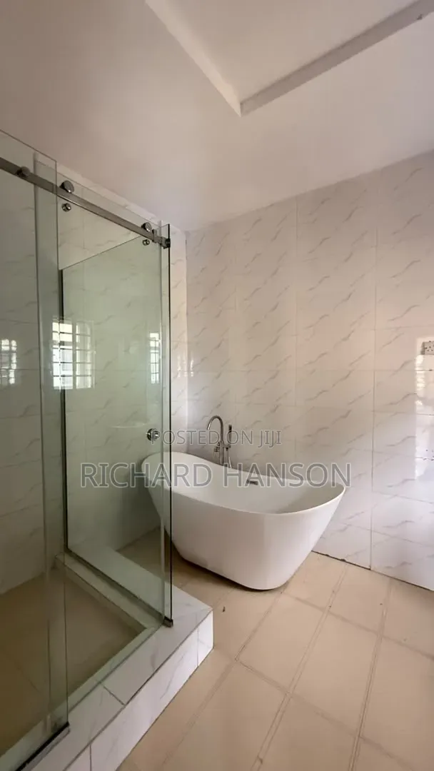5bdrm Duplex in Villa, Ikota for rent in Ikota