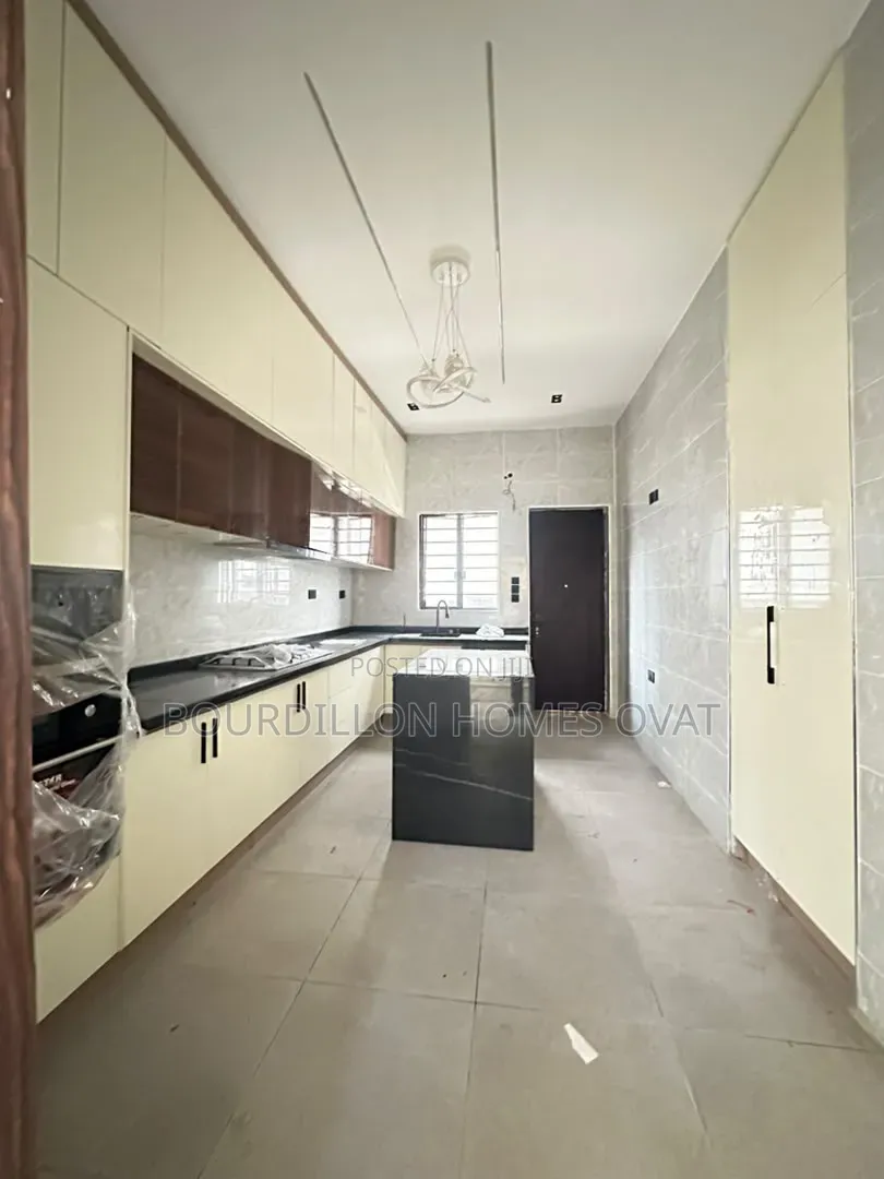 5bdrm Duplex in Orchid Lekki Lagos for sale in Lekki Expressway