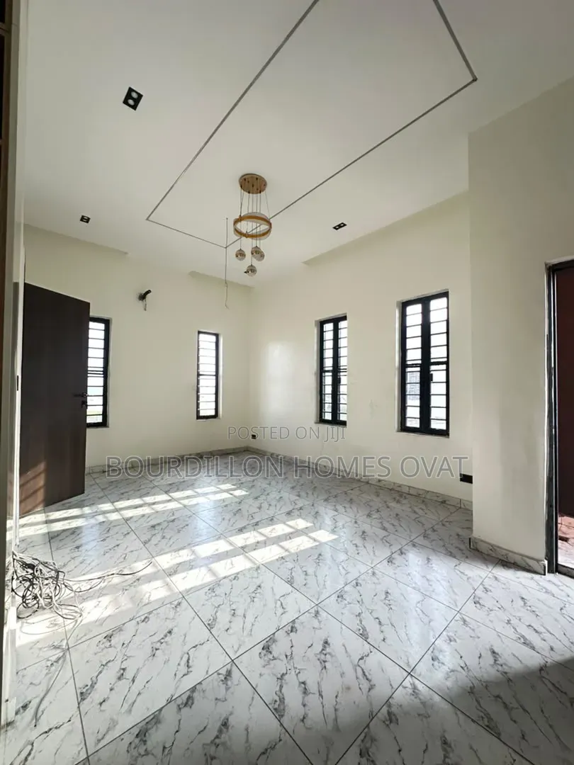 5bdrm Duplex in Orchid Lekki Lagos for sale in Lekki Expressway