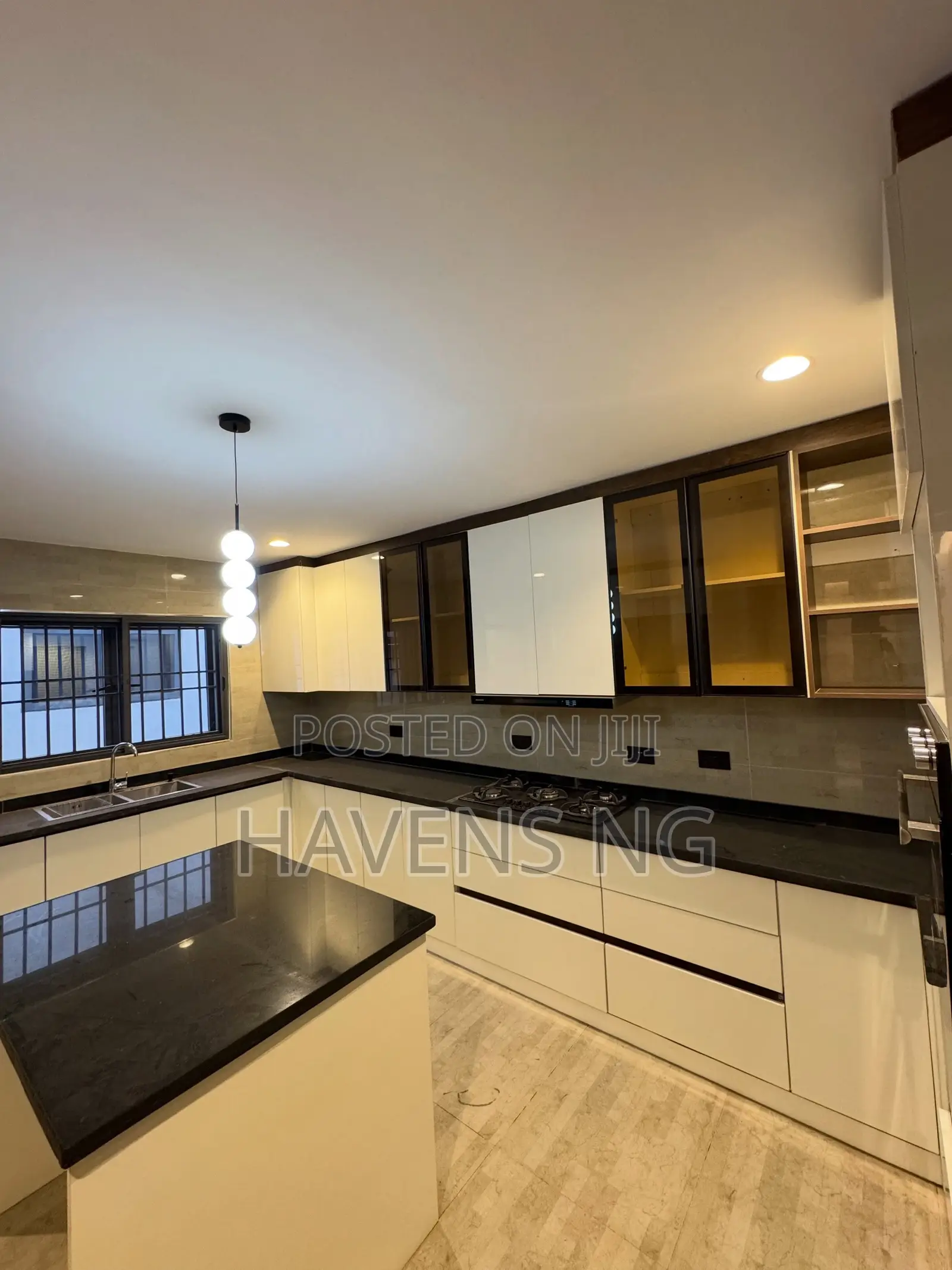 5bdrm Duplex in Kaura for sale in Kaura