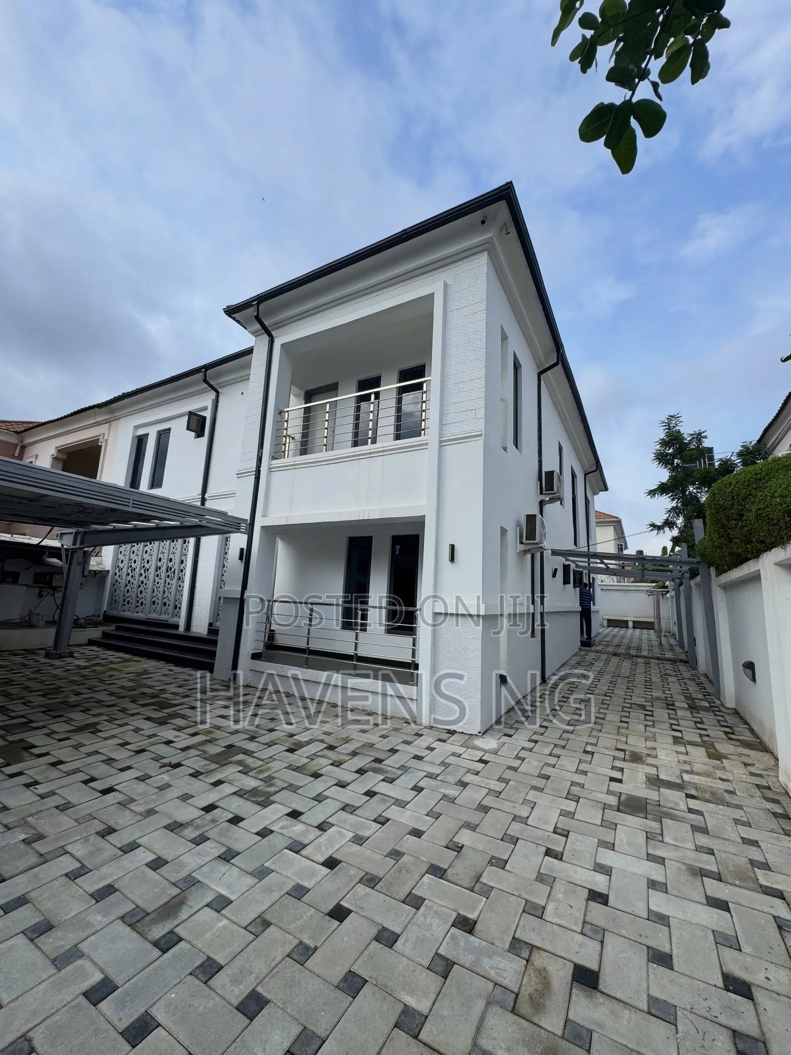 5bdrm Duplex in Kaura for sale in Kaura