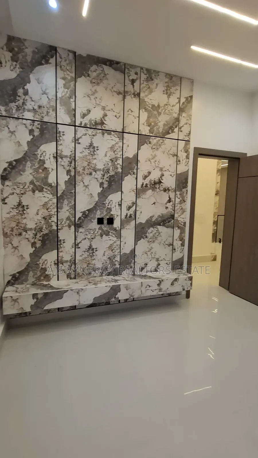 5bdrm Duplex in Sangotedo for sale in Sangotedo